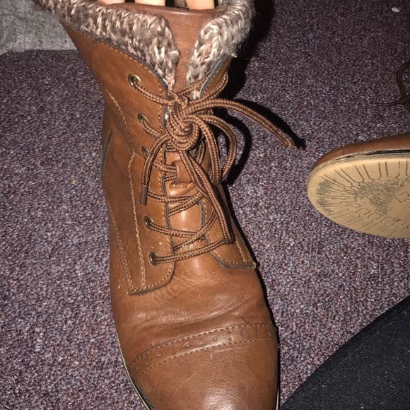 brown boots - Picture 4 of 4